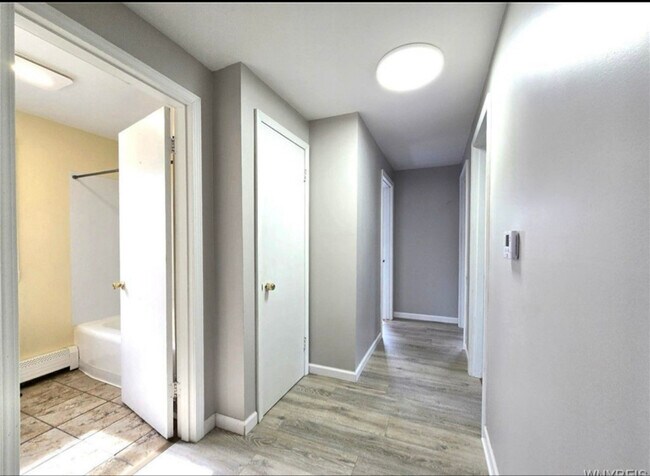 Foto del edificio - 46 Blum Ave