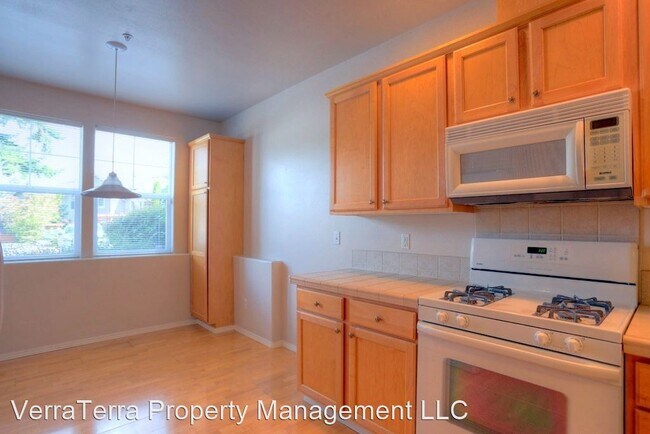 Building Photo - 3 br, 2.5 bath House - 8502 Main St #E-106