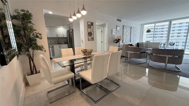 Foto del edificio - 5600 Collins Ave