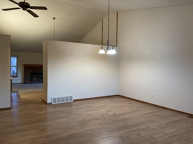Building Photo - 8335 Snapdragon Dr