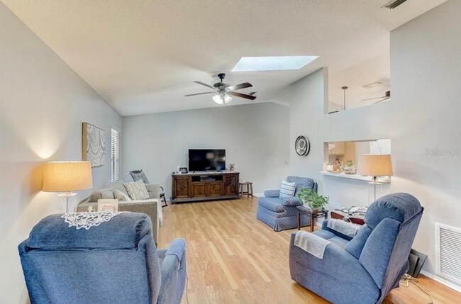 Foto del edificio - 2462 Briar Oak Cir