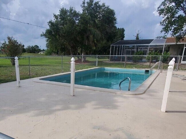 Foto del edificio - 2451 Aquilos Ct