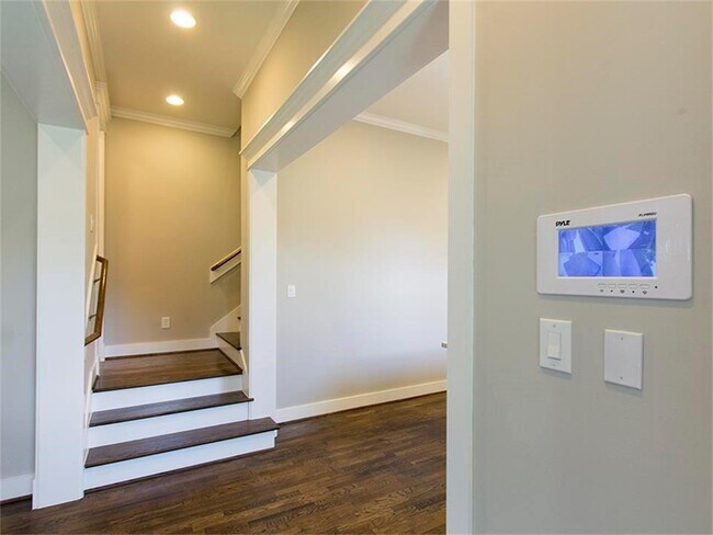 Foto del edificio - 1023 E 24th St