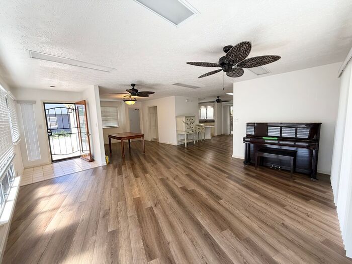 Foto principal - Manoa Valley - 3 bedroom 2.5 bath house w/...