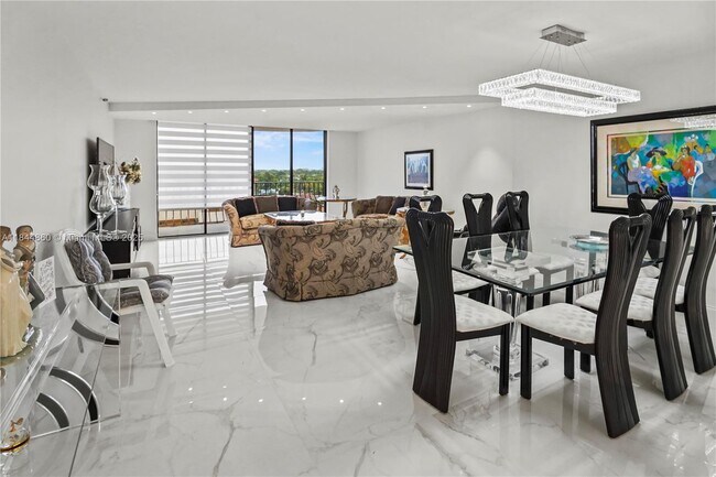 Building Photo - 8877 Collins Ave
