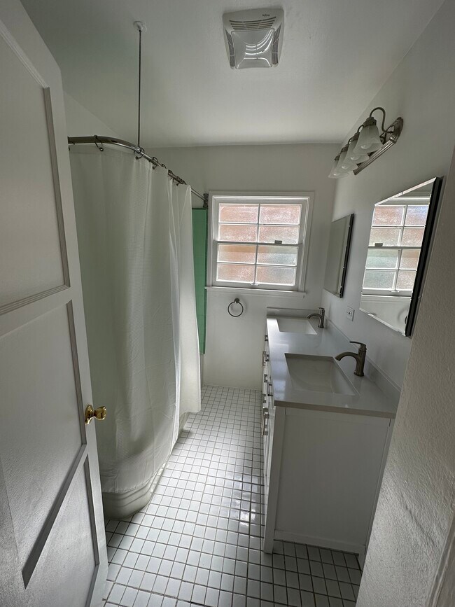 Building Photo - 6715 McLennan Ave