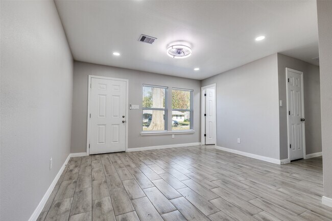 Foto del edificio - 6038 Glenhurst Dr