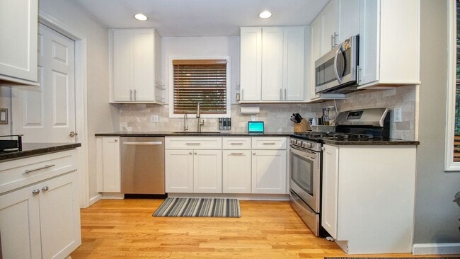 Building Photo - 54 Greystone