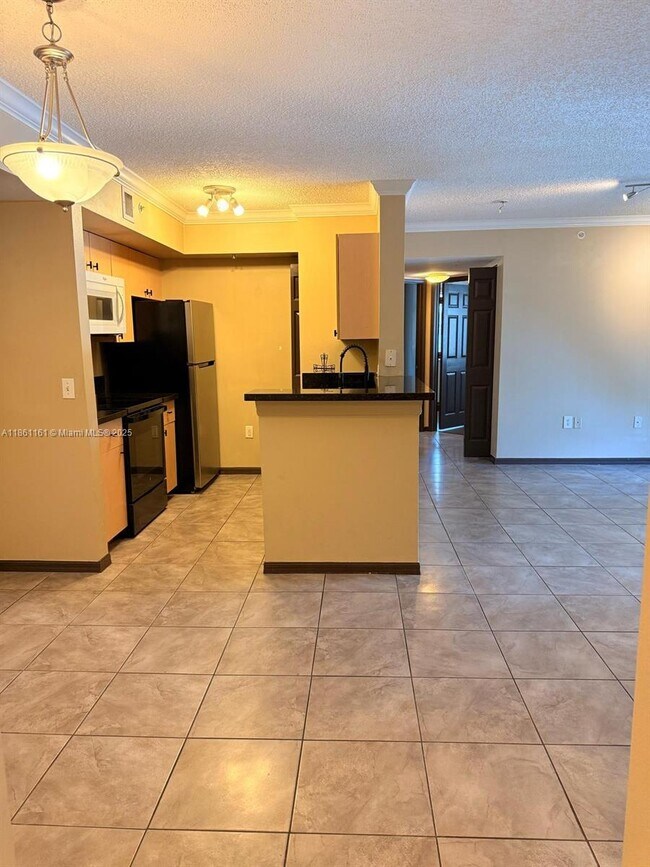 Foto del edificio - 2457 Centergate Dr