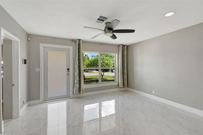 Building Photo - 320 NW 51st Ct