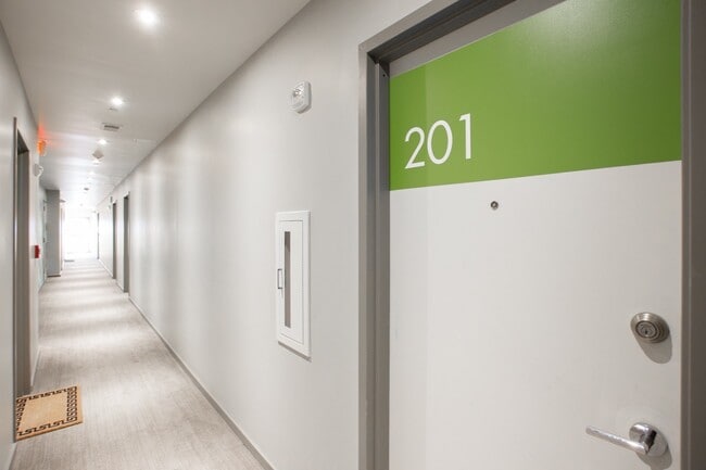 Foto del edificio - 2 Bed/2 Bath  Modern Condo in the Heart of Adams Morgan