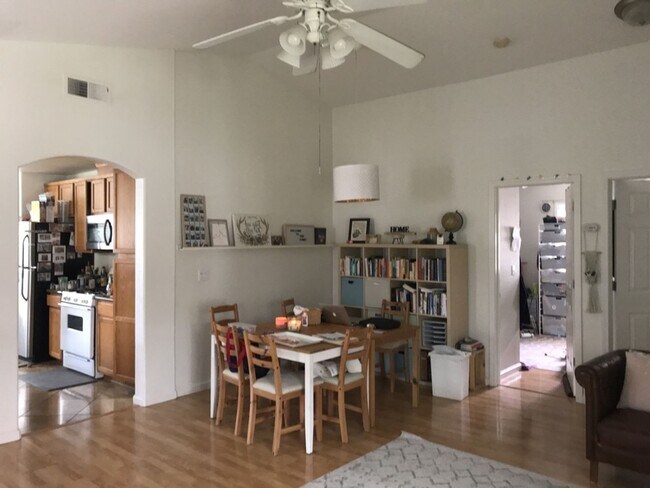 Building Photo - Fantastic East Davis 3 bedroom available f...