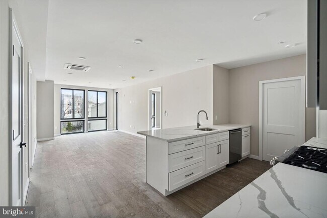 Building Photo - 1648 Ridge Ave