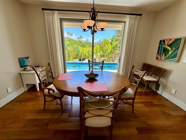 Building Photo - Luxury Living at the Edge of S. Kihei Bordering Wailea!