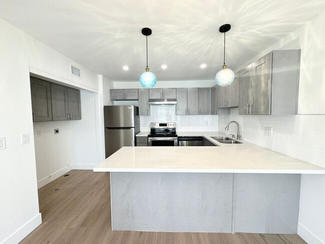 Foto del edificio - COMING SOON!!! Modern 2 Bed/2 Bath Near El...