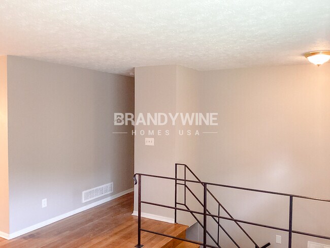 Building Photo - AVAILABLE NOW!! One month FREE RENT