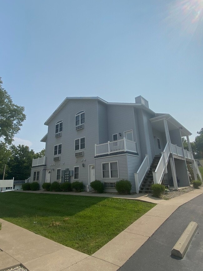 Building Photo - 318 E Davis St