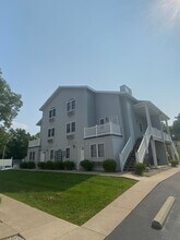 Building Photo - 318 E Davis St