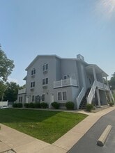 Building Photo - 318 E Davis St