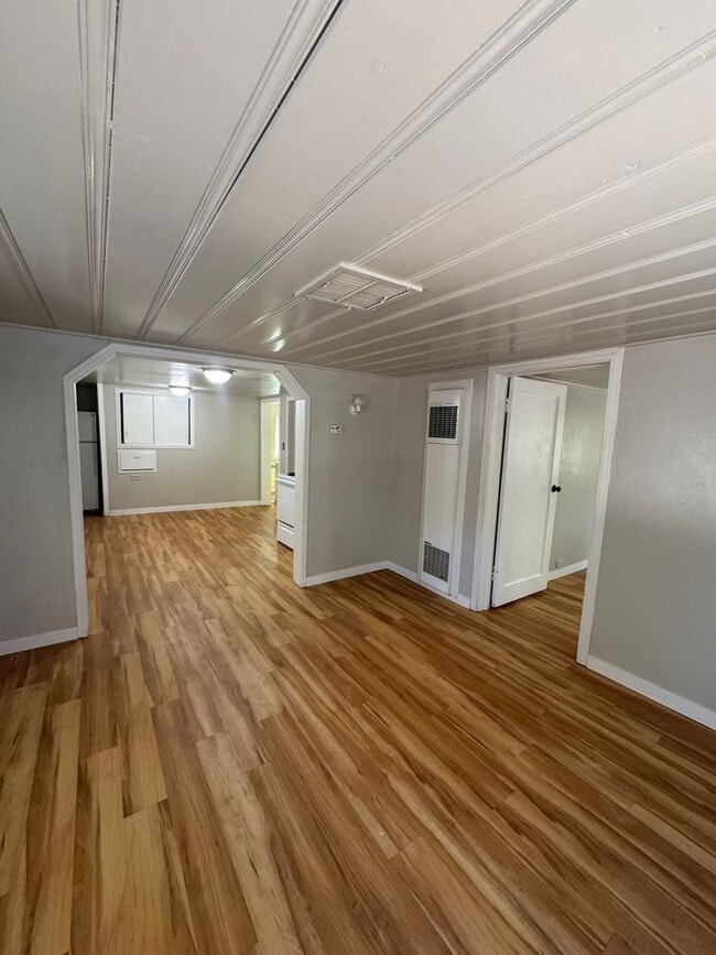 Building Photo - 2032 Acorn Ln