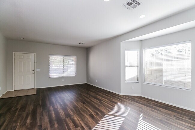 Foto del edificio - 3402 N 129th Dr
