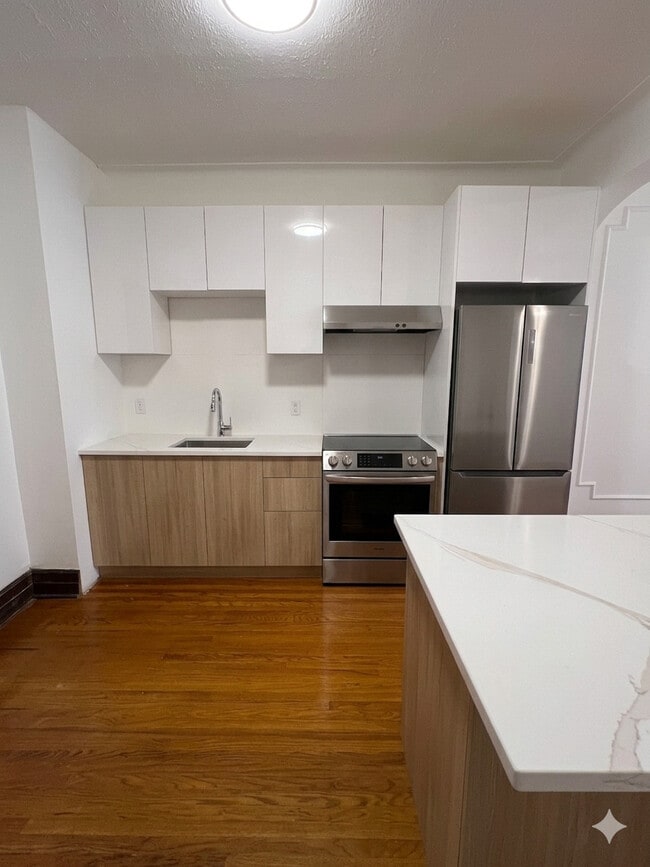 Building Photo - 2144 Boul Décarie