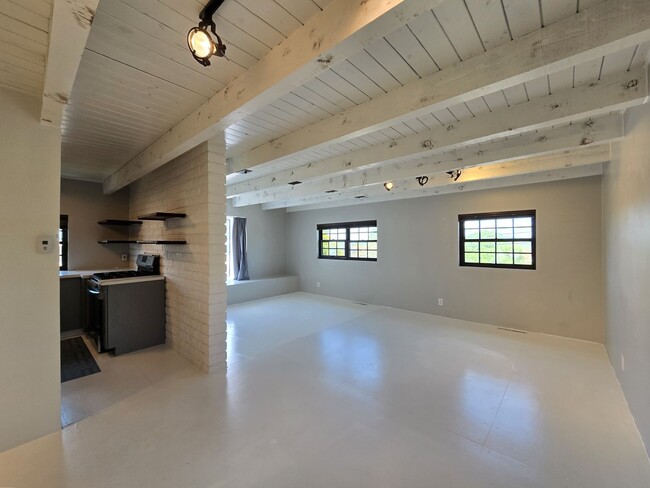 Building Photo - 335 Otero St