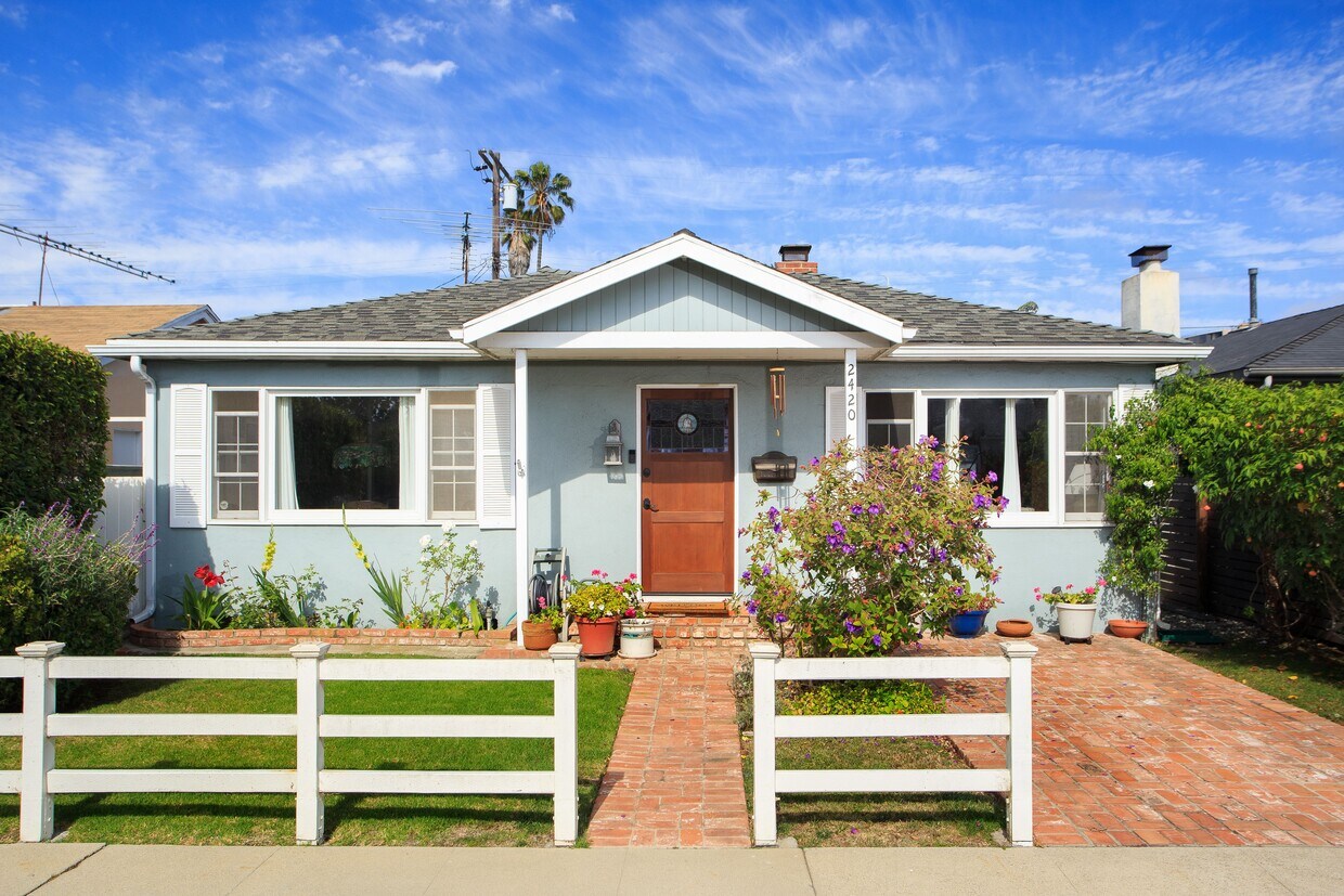 Primary Photo - 2420 Cloy Ave