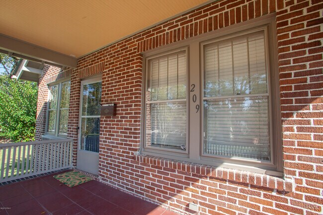 Building Photo - 209 S 15th St