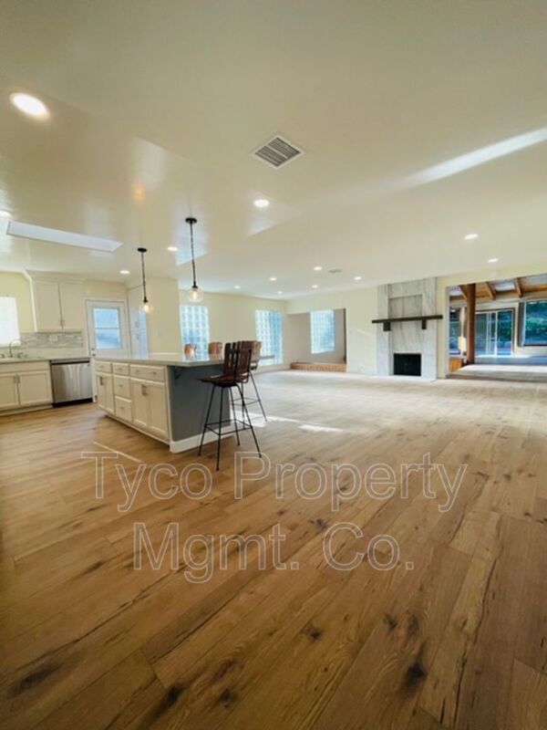 Building Photo - 4819 Whippoorwill Ln