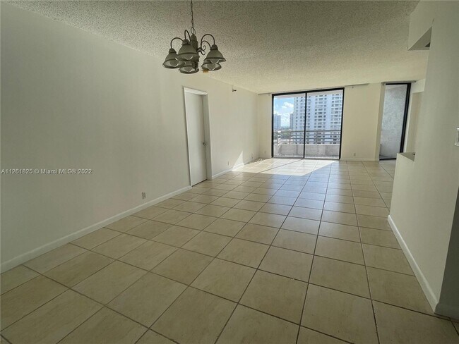 Foto del edificio - 3300 NE 191st St