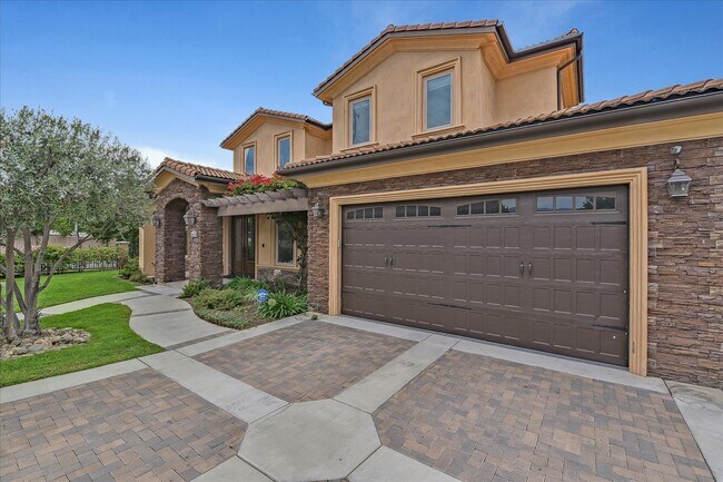 Building Photo - 8634 Garibaldi Ave