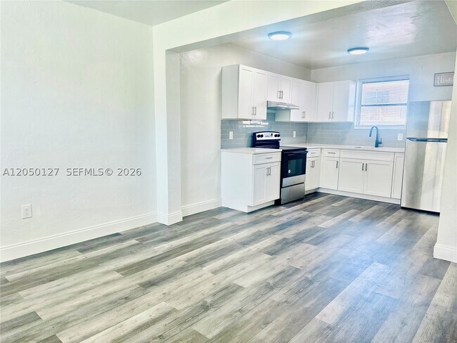 Foto del edificio - 1545 NW 8th St
