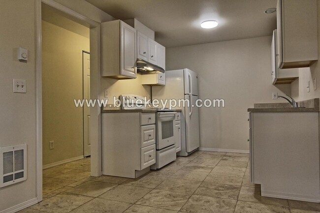 Foto del edificio - 3 Bed 1.5 Bath  Unit on Grand Blvd in Vanc...