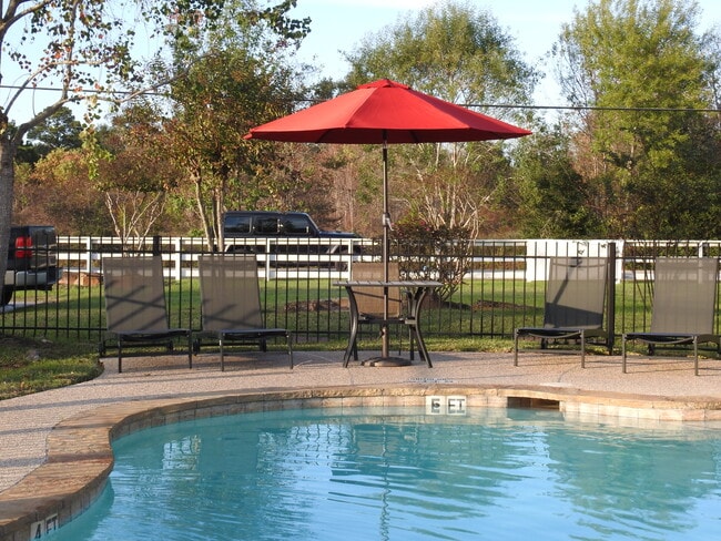 Relax Poolside - Tomball Ranch