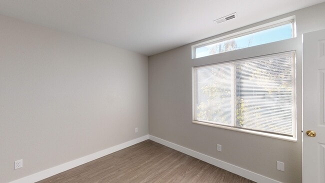 Bedromm 1 - 475 N Redwood Rd