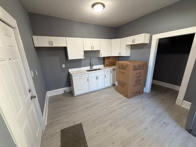 Foto del edificio - Amazing 7 Bedroom 2 bathroom updated home for rent in Burlington, NC