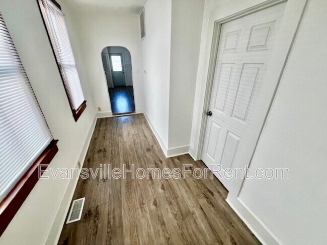 Foto del edificio - 2215 W Delaware St