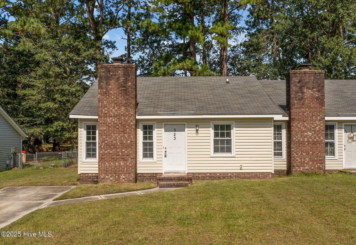 Primary Photo - 323 W Frances St