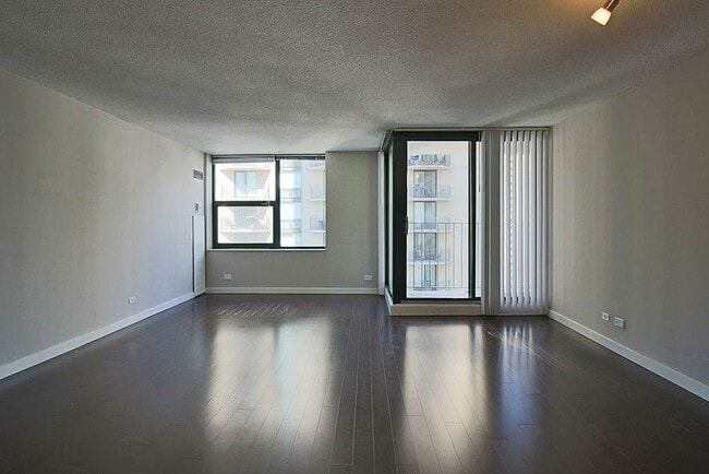 Foto del edificio - 99 W Huron St