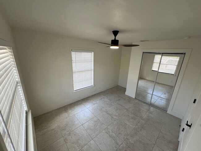 Building Photo - 2876 Poplar St