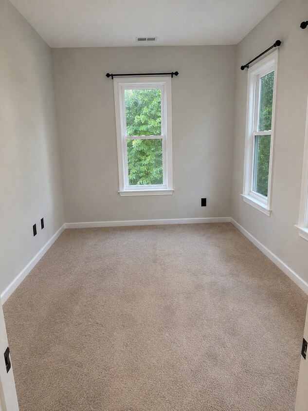 Foto del edificio - Private Room for Rent in a Shared Home!
