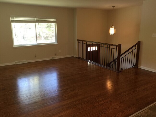 Building Photo - 1544 Sleepy Hollow Rd