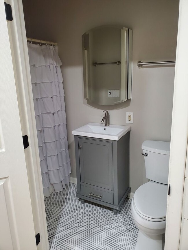 Foto del edificio - Updated with a lovely view of Lake St. George 3 bedroom / 3 bath