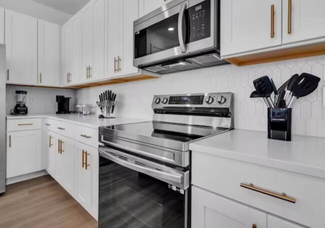 Building Photo - 795 Longboat Dr