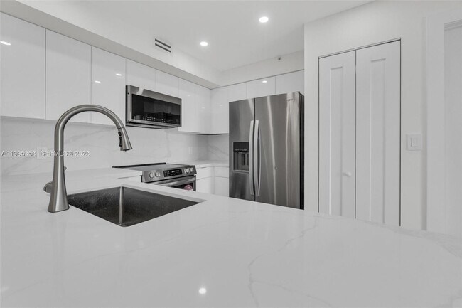 Foto del edificio - 1155 Brickell Bay Dr