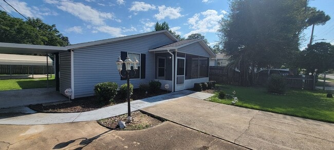 Building Photo - 2301 W Mallory St