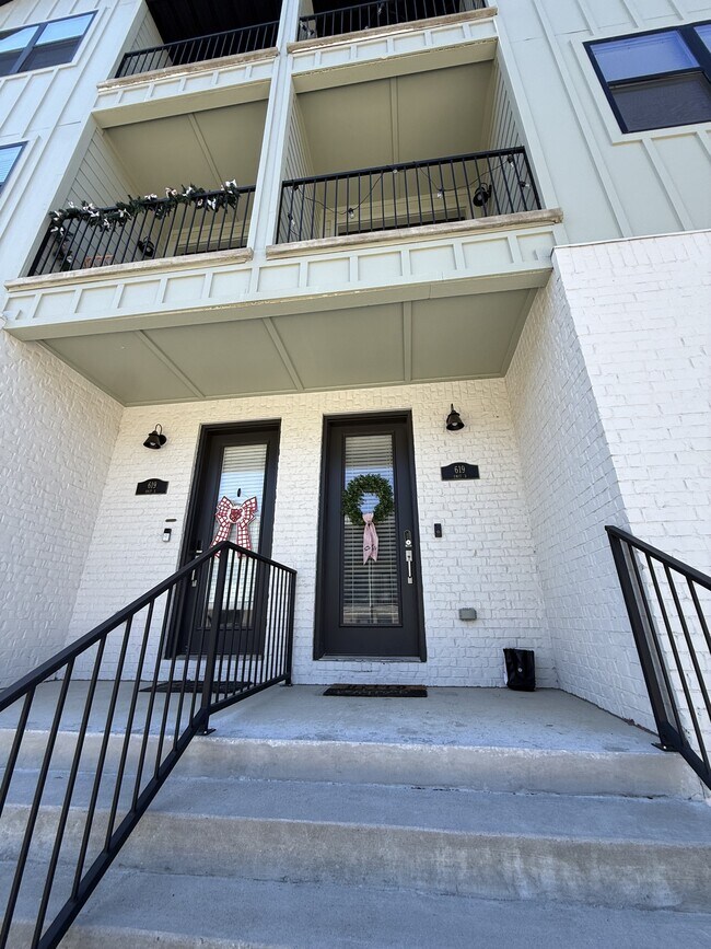 Foto del edificio - 610 Whitham Ave