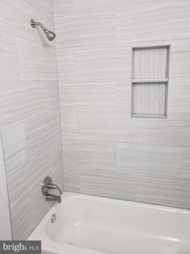 Primary Photo - 13040 Shadyside Ln