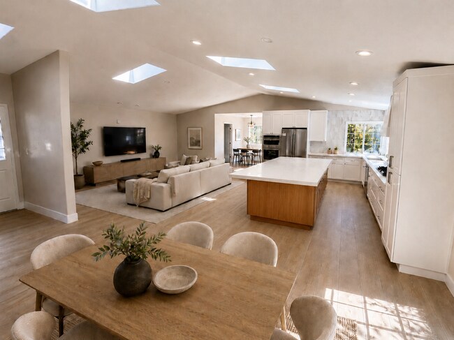 Foto del edificio - 15047 Meadow Oak Pl